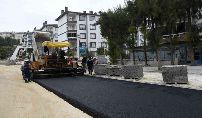 Kuşadası’nın Güzel Yarınları İçin Alt Ve Üst Yapıyı Yenileme Çalışmaları Sürüyor