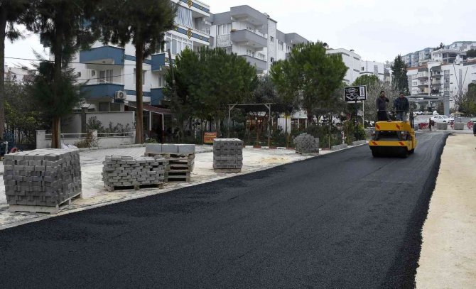 Kuşadası’nın Güzel Yarınları İçin Alt Ve Üst Yapıyı Yenileme Çalışmaları Sürüyor