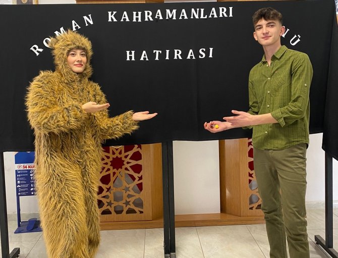 Kütahya Borsa İ̇stanbul Anadolu Lisesi’nde,” Roman Kahramanları Günü” Etkinliği