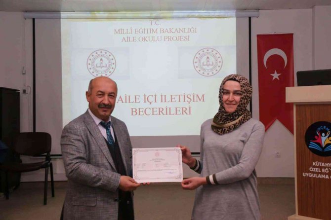 Kütahya’da “Aile Okulu” Eğitimlerine Rekor Katılım