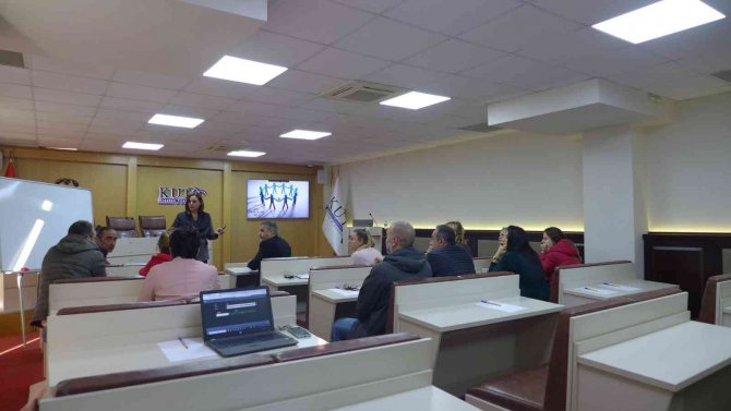 Kuto’da Hedefler Ve Yönetmek Konulu Eğitim Yapıldı