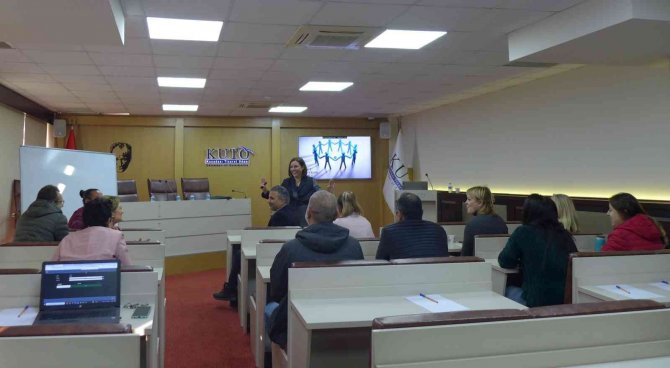 Kuto’da Hedefler Ve Yönetmek Konulu Eğitim Yapıldı