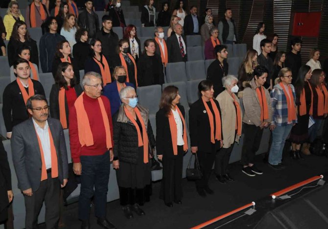 Kadına Yönelik Şiddete Tiyatral Gösteriyle Dikkat Çektiler