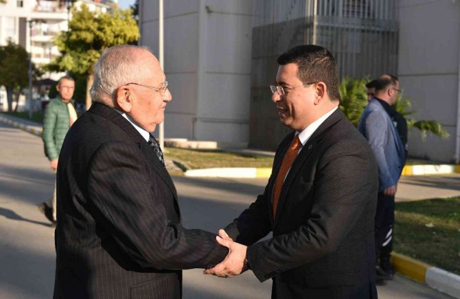 Milli Savunma Eski Bakanı Vecdi Gönül Kepez’de