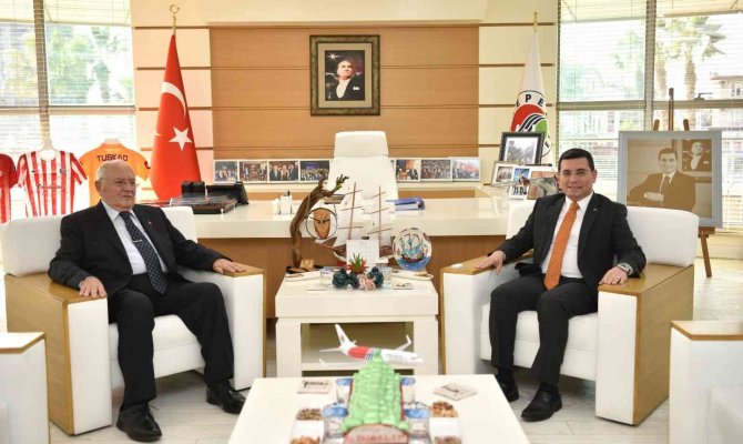 Milli Savunma Eski Bakanı Vecdi Gönül Kepez’de