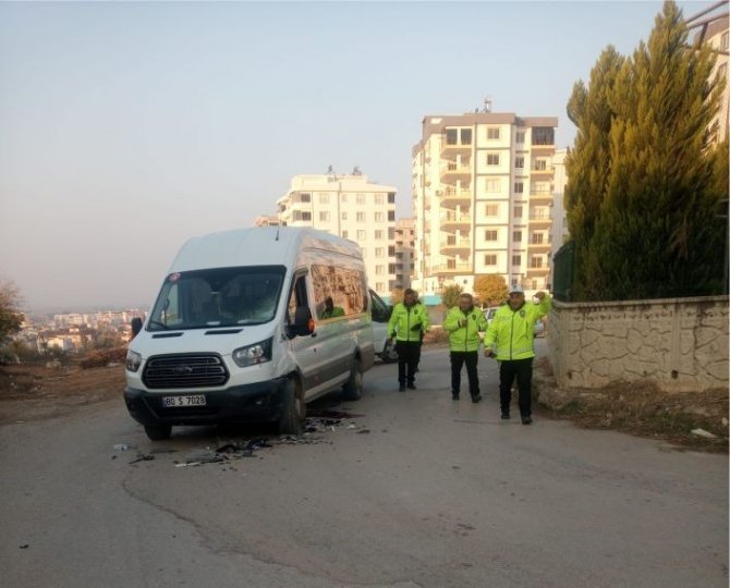 Servis Minibüsü İle Çarpışan Motosikletin Sürücüsü Hayatını Kaybetti