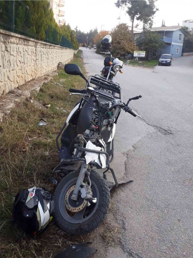 Servis Minibüsü İle Çarpışan Motosikletin Sürücüsü Hayatını Kaybetti