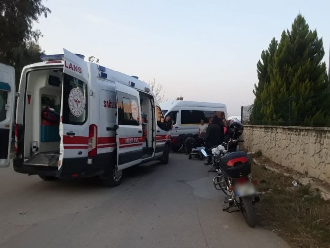 Servis Minibüsü İle Çarpışan Motosikletin Sürücüsü Hayatını Kaybetti