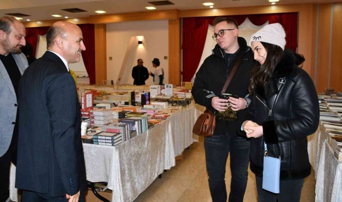 Altınova Belediyesi 2. Kitap Fuarı’na Yoğun İlgi