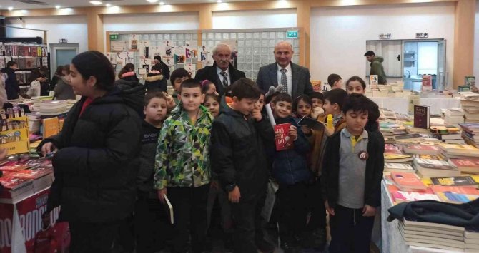 Altınova Belediyesi 2. Kitap Fuarı’na Yoğun İlgi