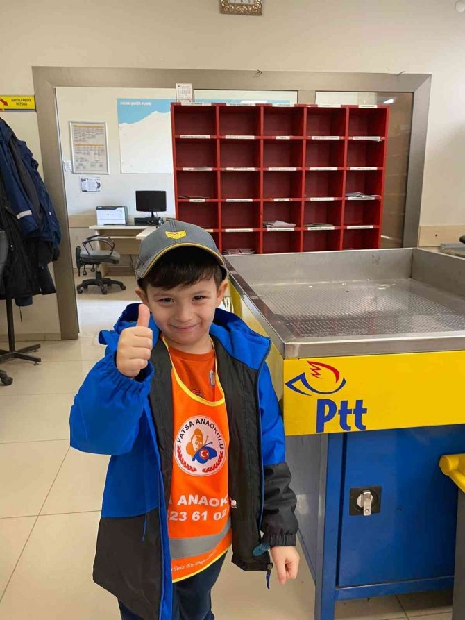 Miniklerden Ailelerine Yılbaşı Kartı