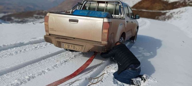 Siirt’te Kar Yolları Kapattı, Ekipler Hasta Çocuk İçin Seferber Oldu