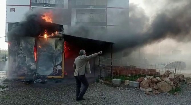 Siirt’te Bekçi Kulübesinde Çıkan Yangın İtfaiye Ekiplerince Söndürüldü
