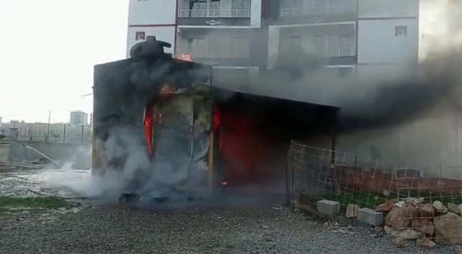 Siirt’te Bekçi Kulübesinde Çıkan Yangın İtfaiye Ekiplerince Söndürüldü