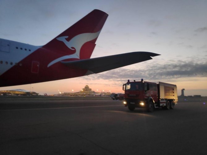 Singapur-londra Uçağı Bakü’ye Acil İniş Yaptı