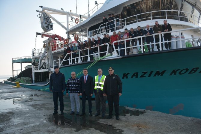 Balıkçılar Yanan Geminin Mürettebatını Kurtarma Anlarını Anlattı