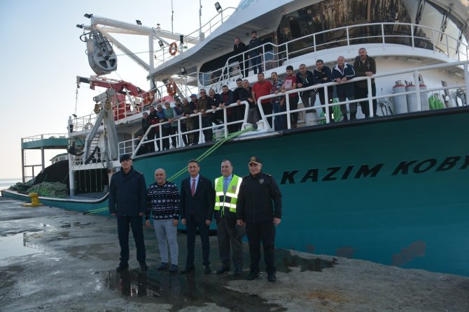 Balıkçılar Yanan Geminin Mürettebatını Kurtarma Anlarını Anlattı