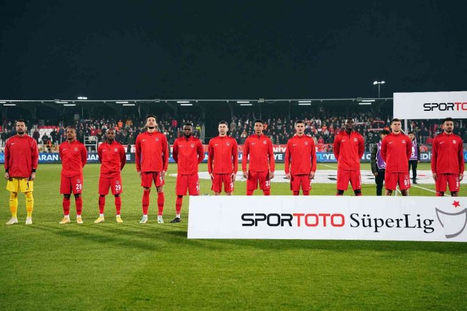 Spor Toto Süper Lig: Ümraniyespor: 1 - Medipol Başakşehir: 1 (Maç Devam Ediyor)