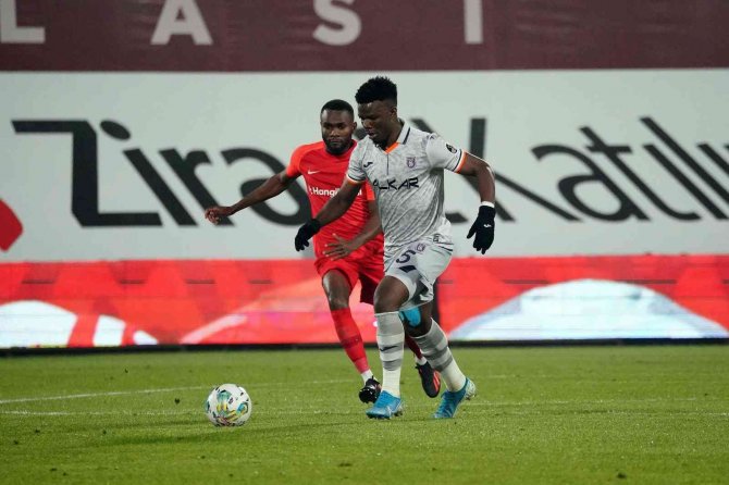 Spor Toto Süper Lig: Ümraniyespor: 1 - Medipol Başakşehir: 3 (Maç Sonucu)