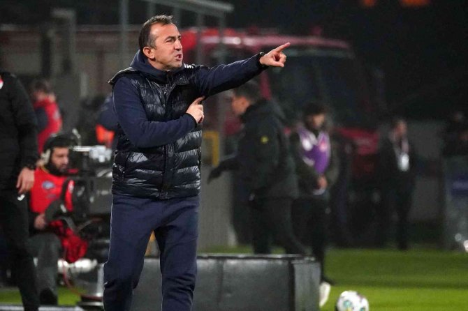 Spor Toto Süper Lig: Ümraniyespor: 1 - Medipol Başakşehir: 1 (İ̇lk Yarı)