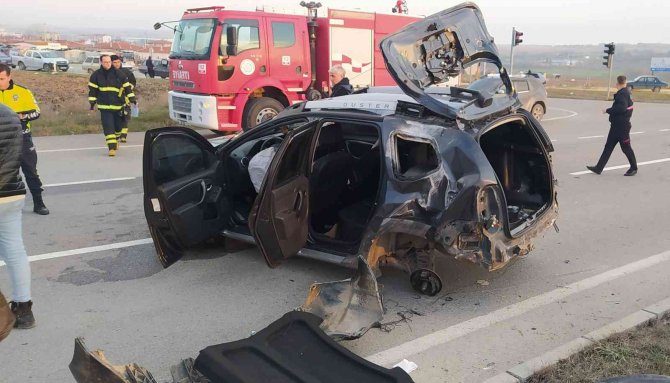Takla Atan Araçtan Burunları Bile Kanamadan Çıktılar