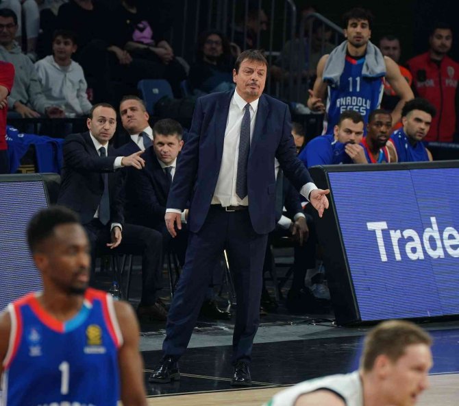 Thy Euroleague: A. Efes: 88 - Panathinaikos: 69