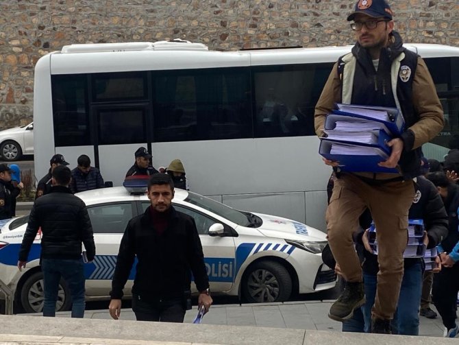 Sahte Bungalov Ev Ve Kiralık Araç Siteleri Üzerinden Bin Kişiyi Dolandırdılar