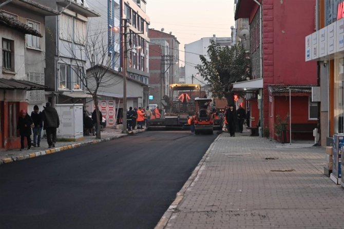 Bağlar Sokağına 2 Bin 350 Ton Sıcak Asfalt