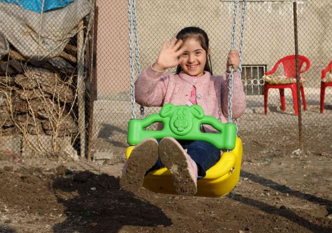 Down Sendromlu Ayşe’nin Salıncak Hayali Gerçeğe Dönüştü