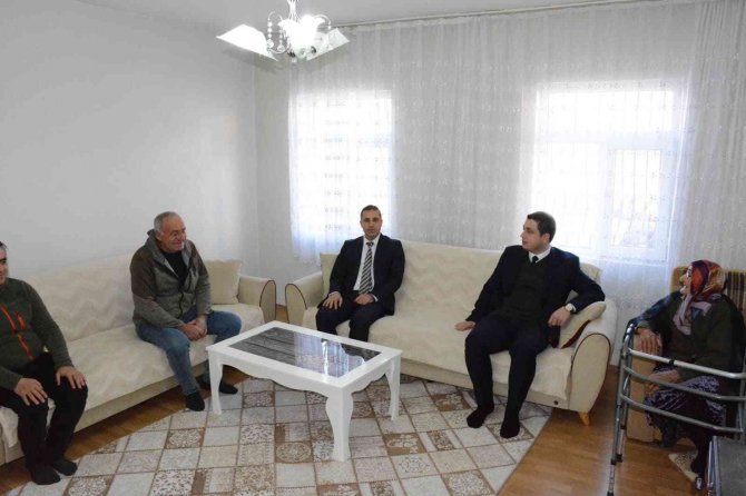 Kaymakam’dan 100 Yaşına Giren Şemam Nineye Doğum Günü Sürprizi