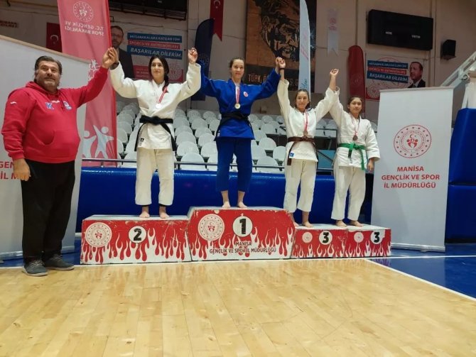 Yunusemreli Gençlerden 18 Madalya