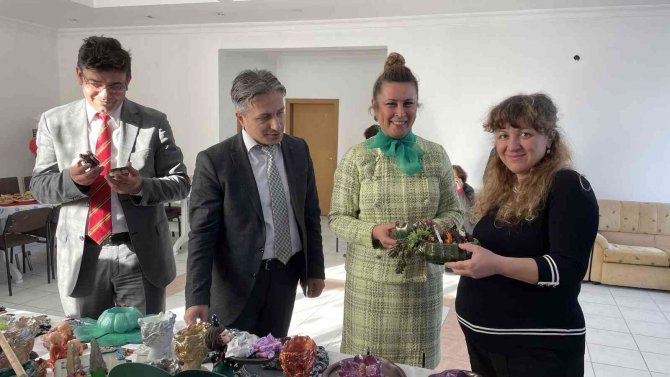 Çaycumalı Kadınlar Ürettikleri Ürünleri Sergiledi