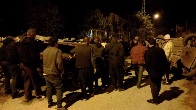 Adana’da Kontrolden Çıkan Araç Park Halindeki Araca Çarptı: 1 Yaralı