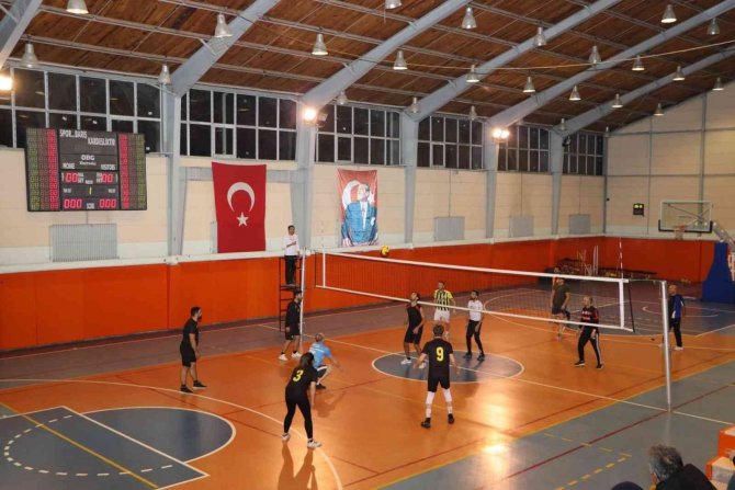 Voleybol Turnuvası Heyecan Dolu Maçlar İle Devam Ediyor