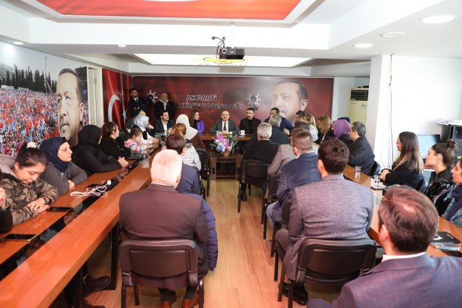 Ak Partili Sürekli’den Konak Ve Bayraklı Çıkarması