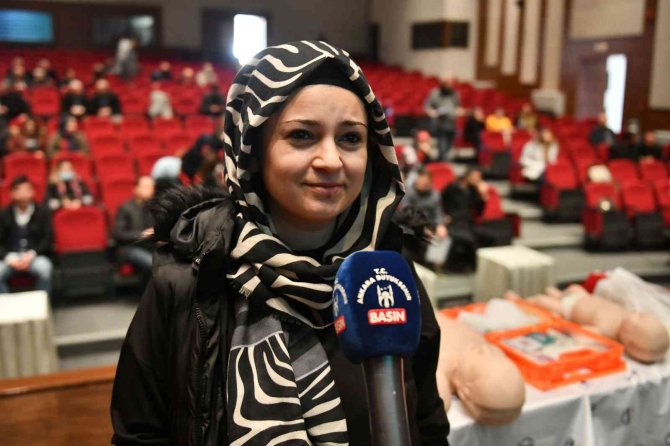 Başkentte Servis Şoförleri Ve Rehberlerine İlk Yardım Eğitimi