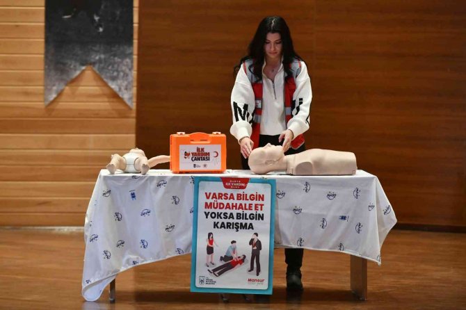 Başkentte Servis Şoförleri Ve Rehberlerine İlk Yardım Eğitimi