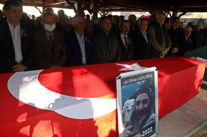 Duayen Gazeteci Ali Orhan, Son Yolculuğuna Gözyaşlarıyla Uğurlandı