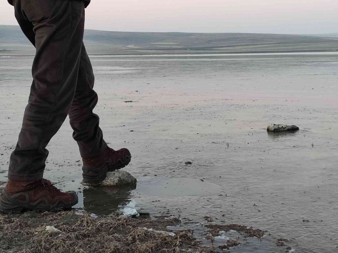 Ardahan’da Aktaş Gölü Kısmen Dondu
