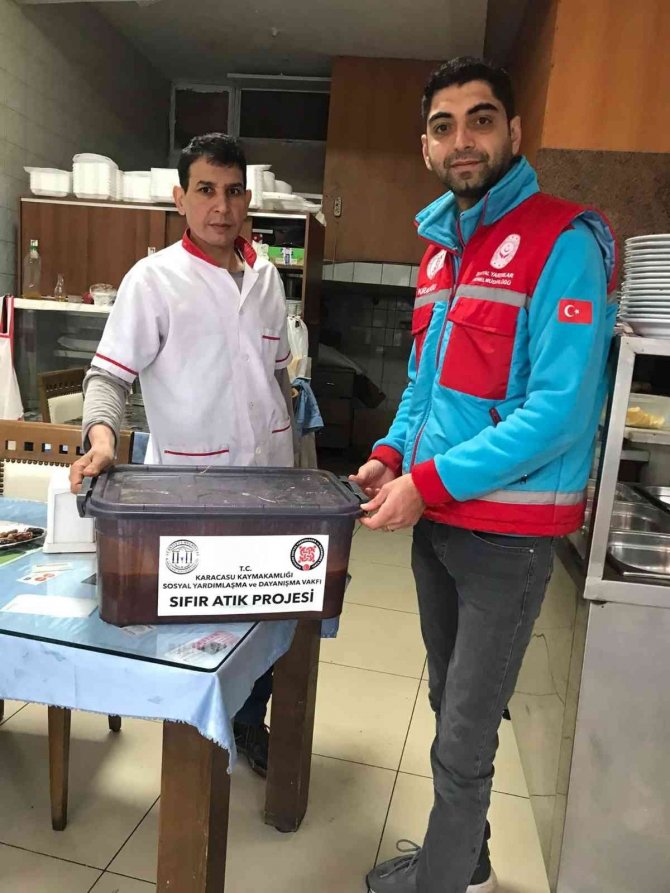 Karacasu’daki Lokantalarda Artan Yemekler Can Dostlara Veriliyor