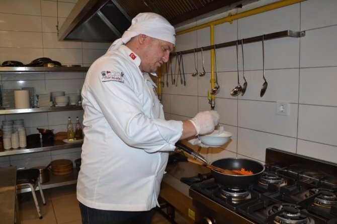 Balıkesirli Ünlü Şef Levent Kaynak’tan Öğrencilere Ders