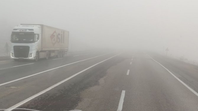 Karlıova- Erzurum Kara Yolunda Yoğun Sis Etkili Oldu