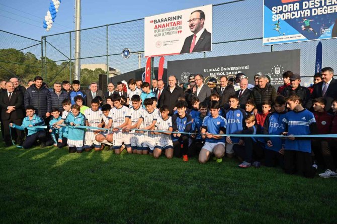Büyükşehir’den Üniversiteye Futbol Sahası