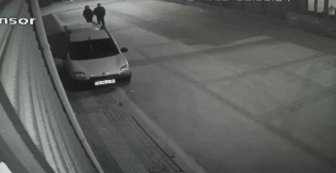 Bursa’da Emanet Arabayla Başka Arabaları Çaldılar