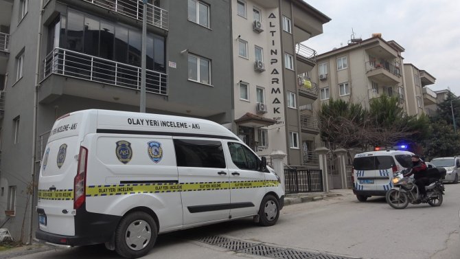 Üvey Babasını Bıçaklayıp Kendini İhbar Etti