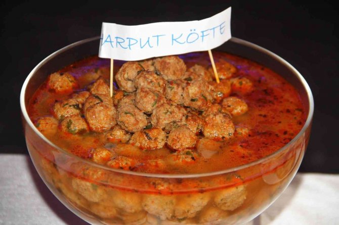 Elazığ’da Üniversiteli Öğrenciler Yöresel Yemeklerle Buluştu