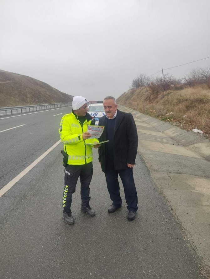 Elazığ’da Vatandaşlar Trafik Kuralları Konusunda Bilgilendirildi