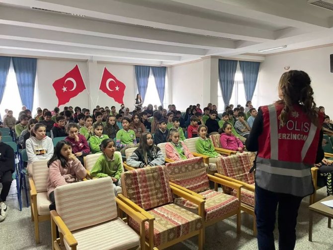 Erzincan’da Öğrencilere Suçtan Korunma Yöntemleri Anlatılıyor