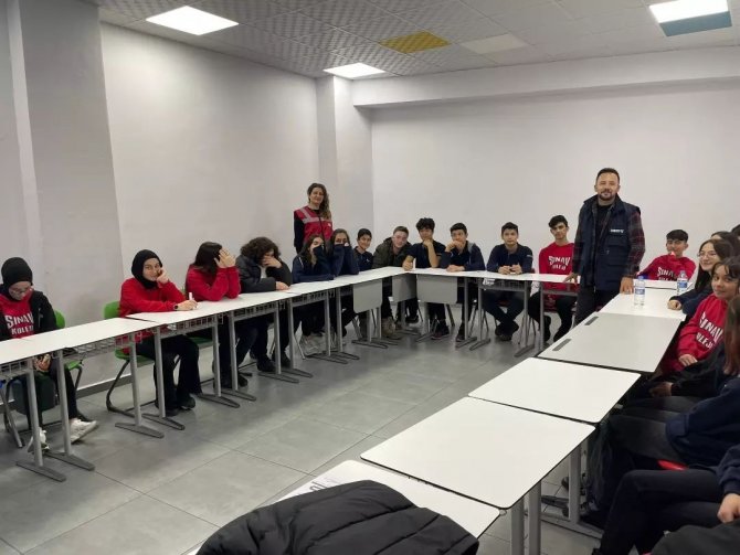 Erzincan’da Öğrencilere Suçtan Korunma Yöntemleri Anlatılıyor