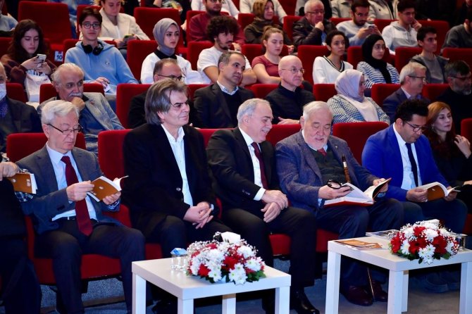 Fatih’te Cemalettin Server Revnakoğlu Sempozyumu Düzenlendi
